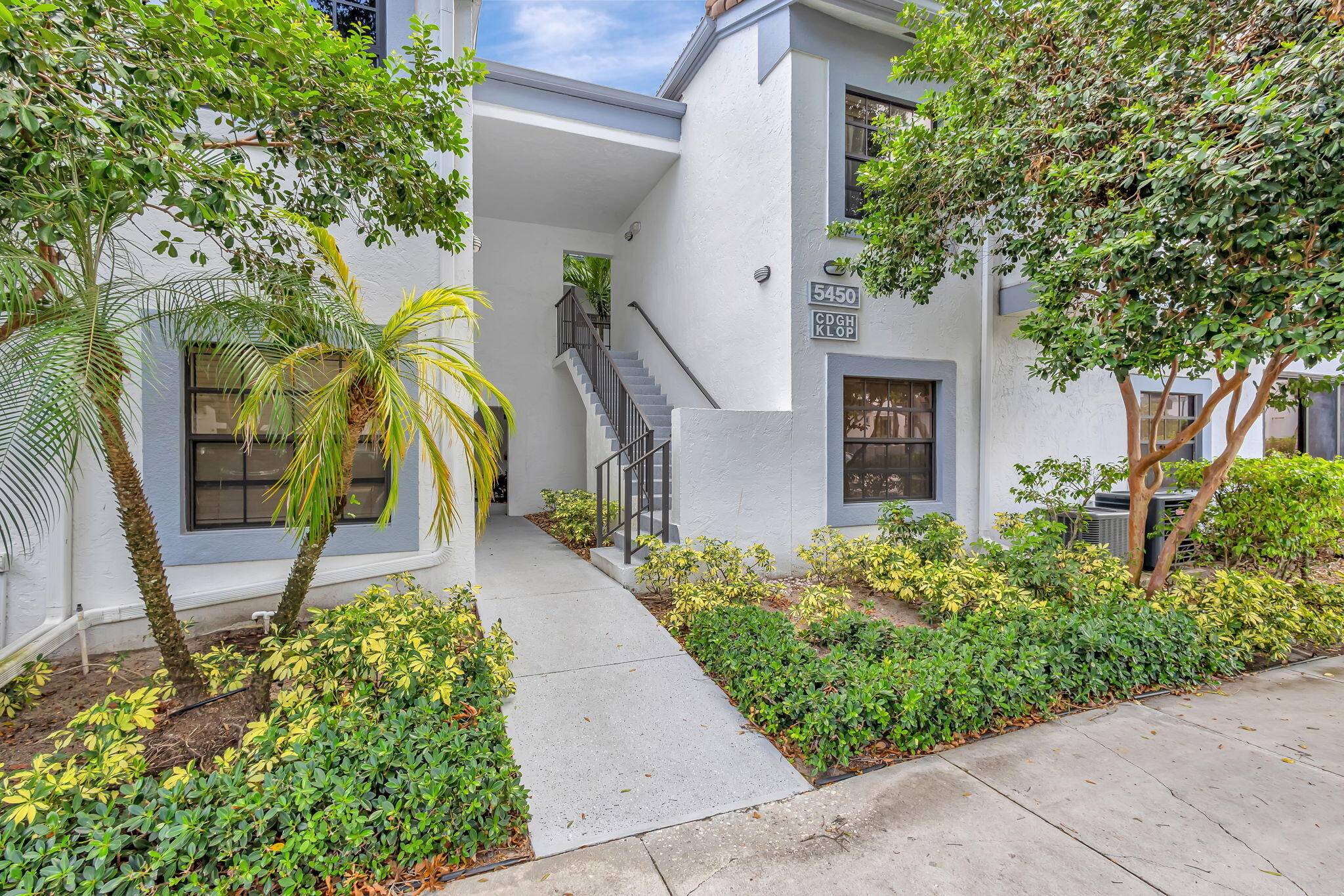 Welcome to your dream home in the prestigious Platina Community of Boynton Beach !