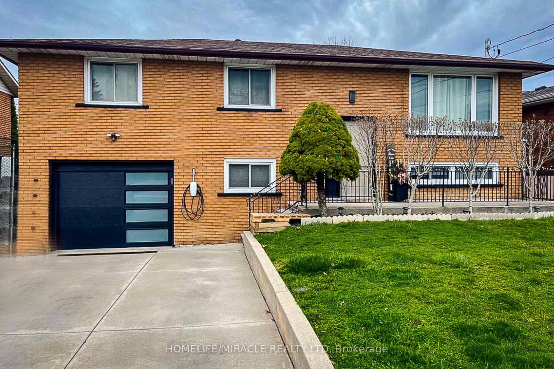 Welcome to 12 Maitland avenue Hamilton a great 2 bedroom basement rental in a great location !