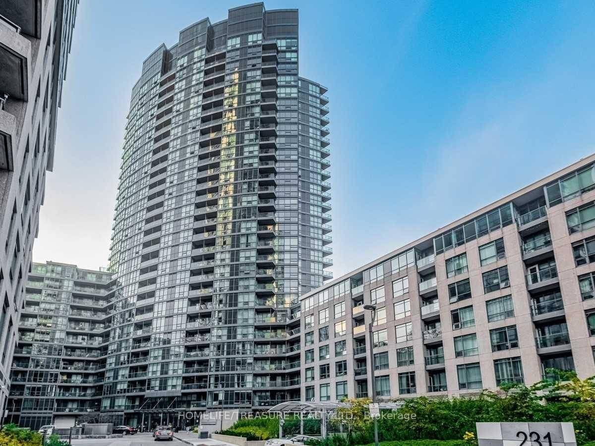 Beautiful And Bright 1 Bed Den, 1 Bath Condo within the highly desired Waterpark City condos area.