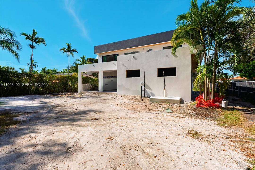 CLOSE TO FINISH. 4BD 4. 5BA 2 Car Garage 15x30 Pool Brand new modern home delivering December 2025.