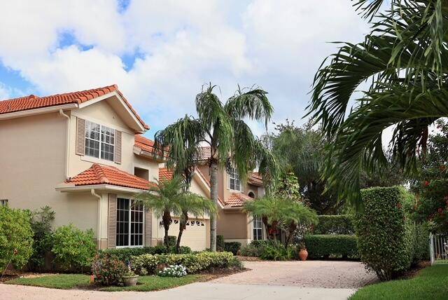 A perfectly elegant SEASONAL OFF SEASONAL rental.