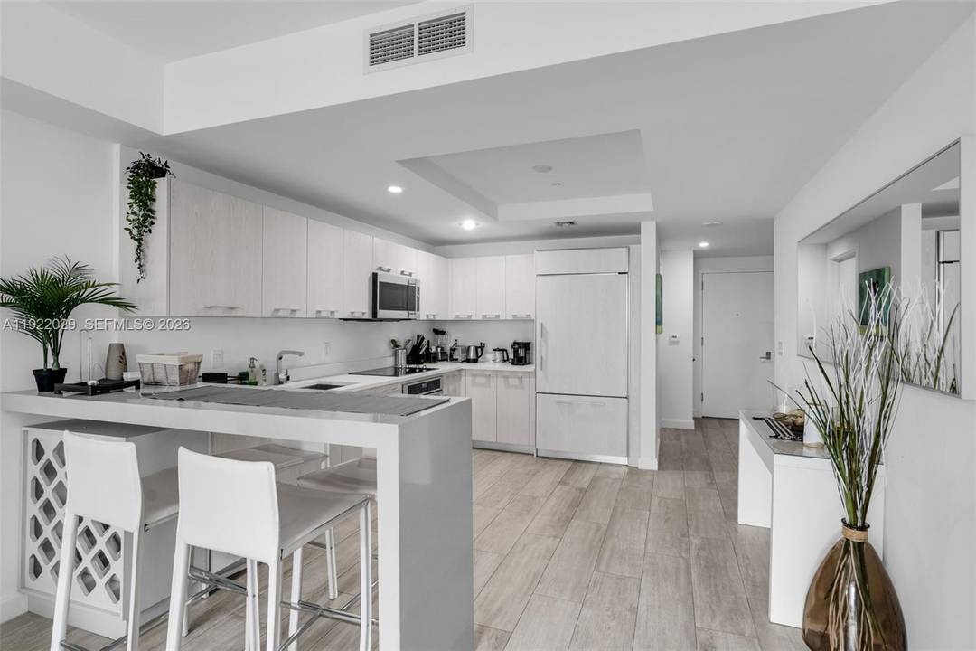 Enjoy bright, open views from this 17th floor condo facing south, offering an impressive 180 degree panorama that stretches from east to west.
