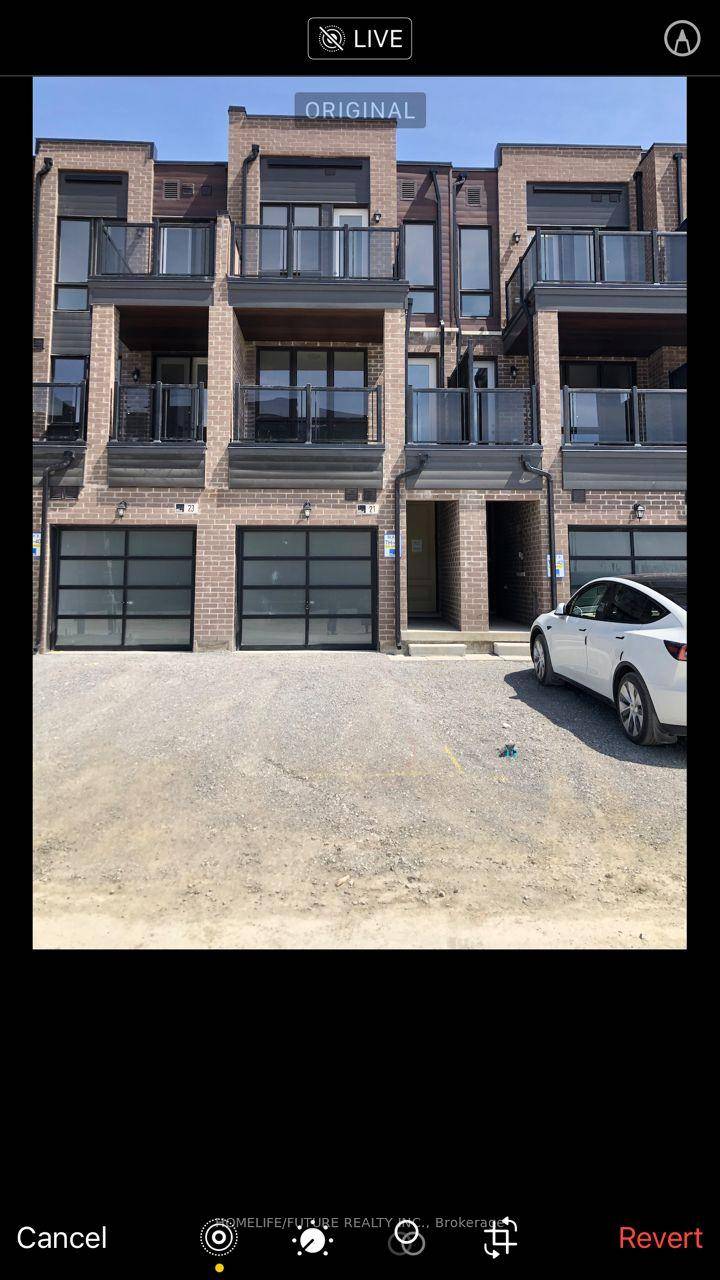 Modern Freehold Town House, Just 3 Years Old, 4 Bedroom, 4 Washroom, 1 Car Garage, 1 Driveway.