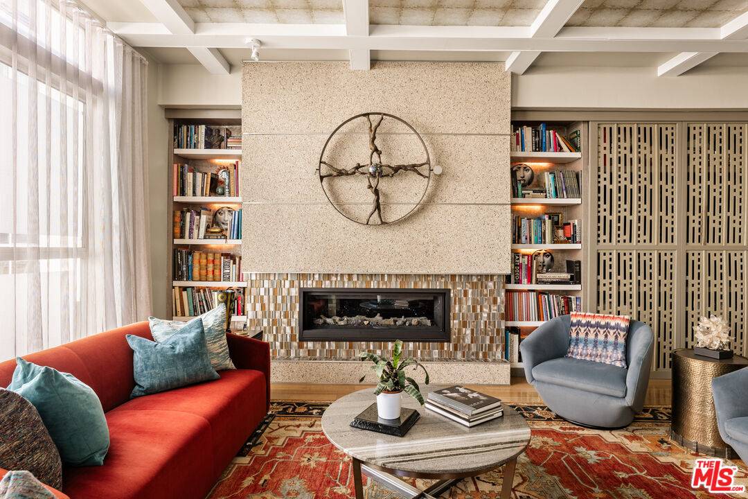 6732  W HEPBURN WAY 3BR Hancock Park La