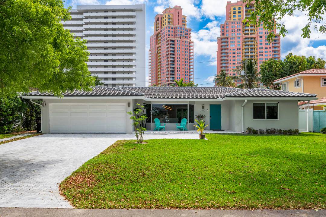 Welcome to your coastal retreat just one block from Fort Lauderdale Beach.