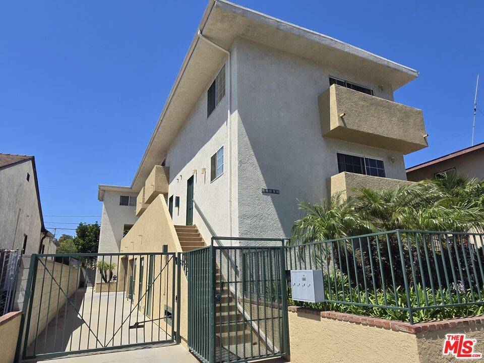 10809   Palms Blvd 8BR La