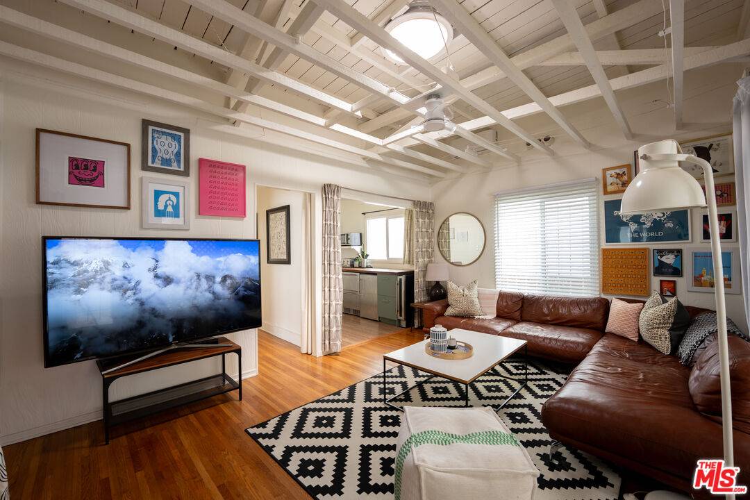 1032  N Hayworth Ave 2BR Hollywood Hills East La