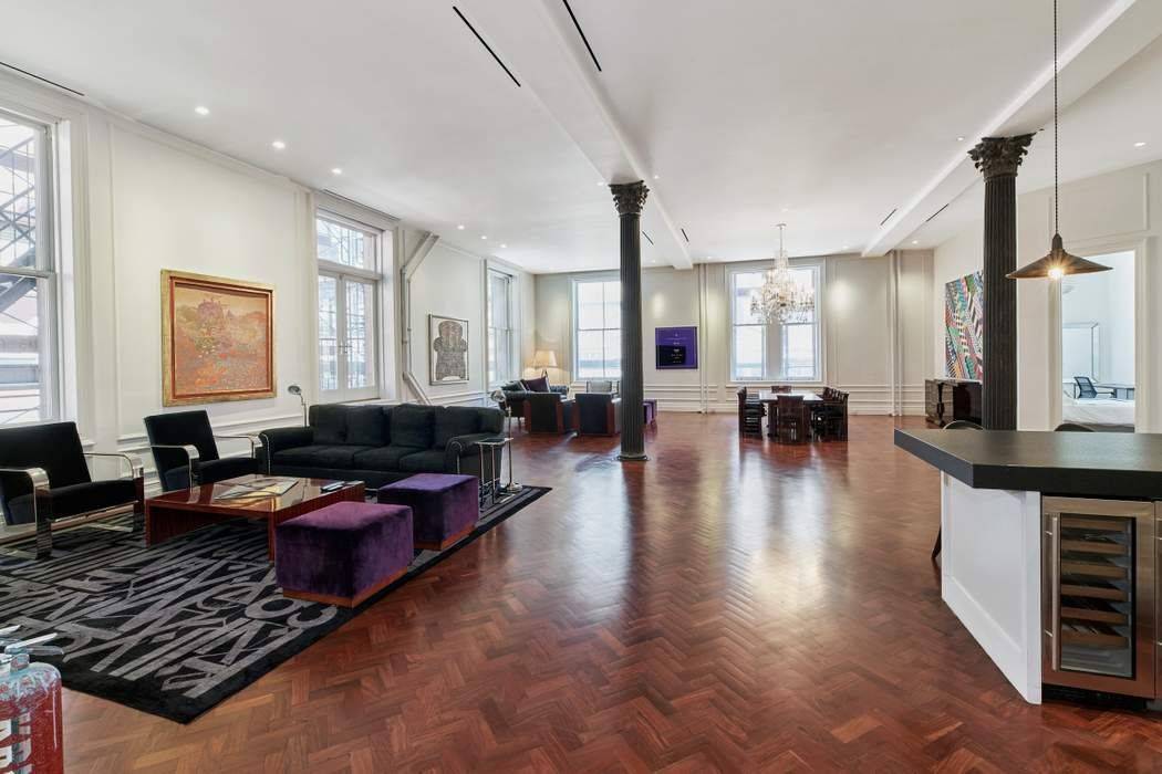 Enjoy the magnificent of this grand scale SoHo Loft with 4 beautiful bedrooms, one set up as a luxurious guest den with en suite bath.