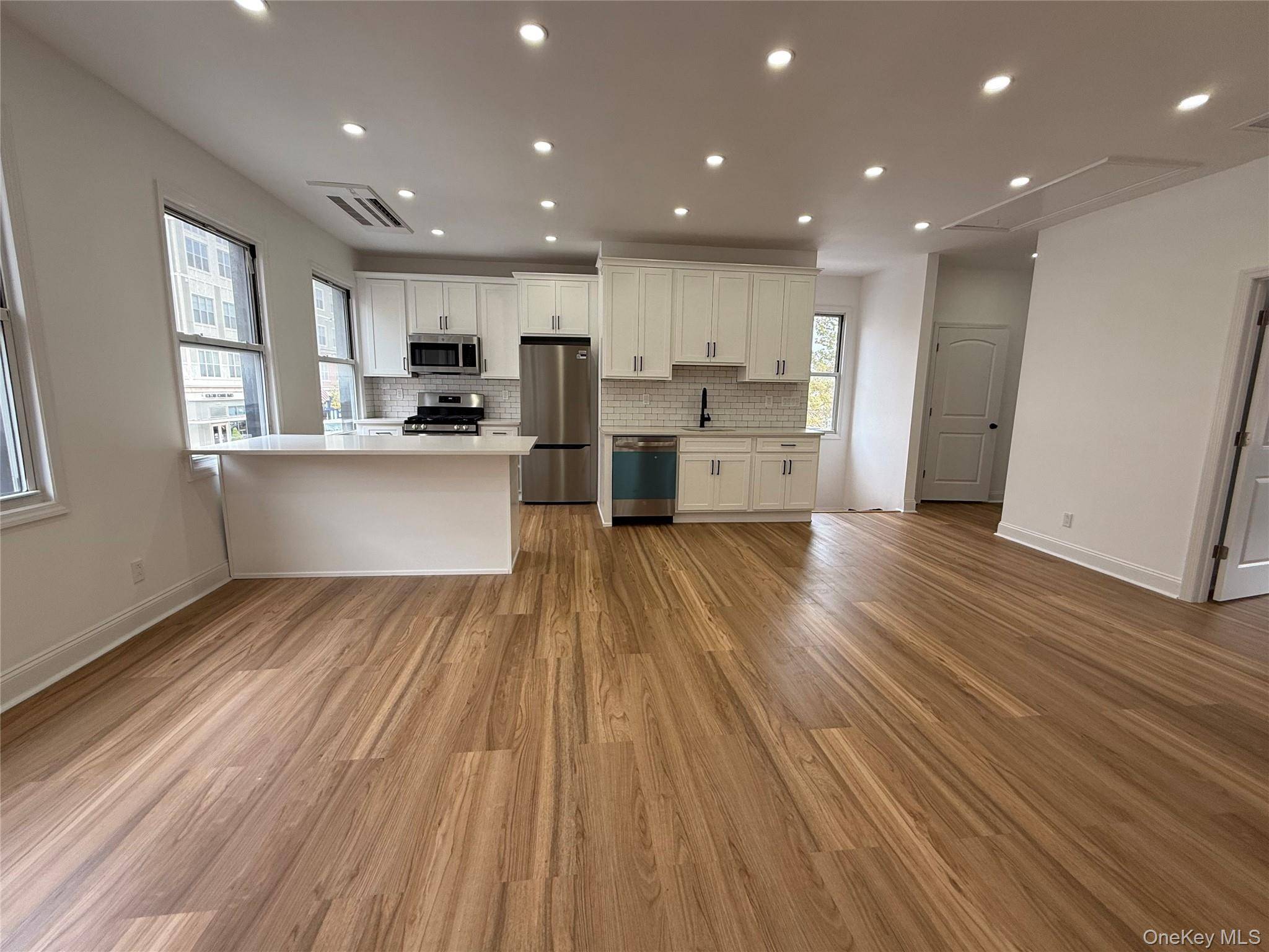Move right into this stunning one bedroom apartment located steps from the train station.