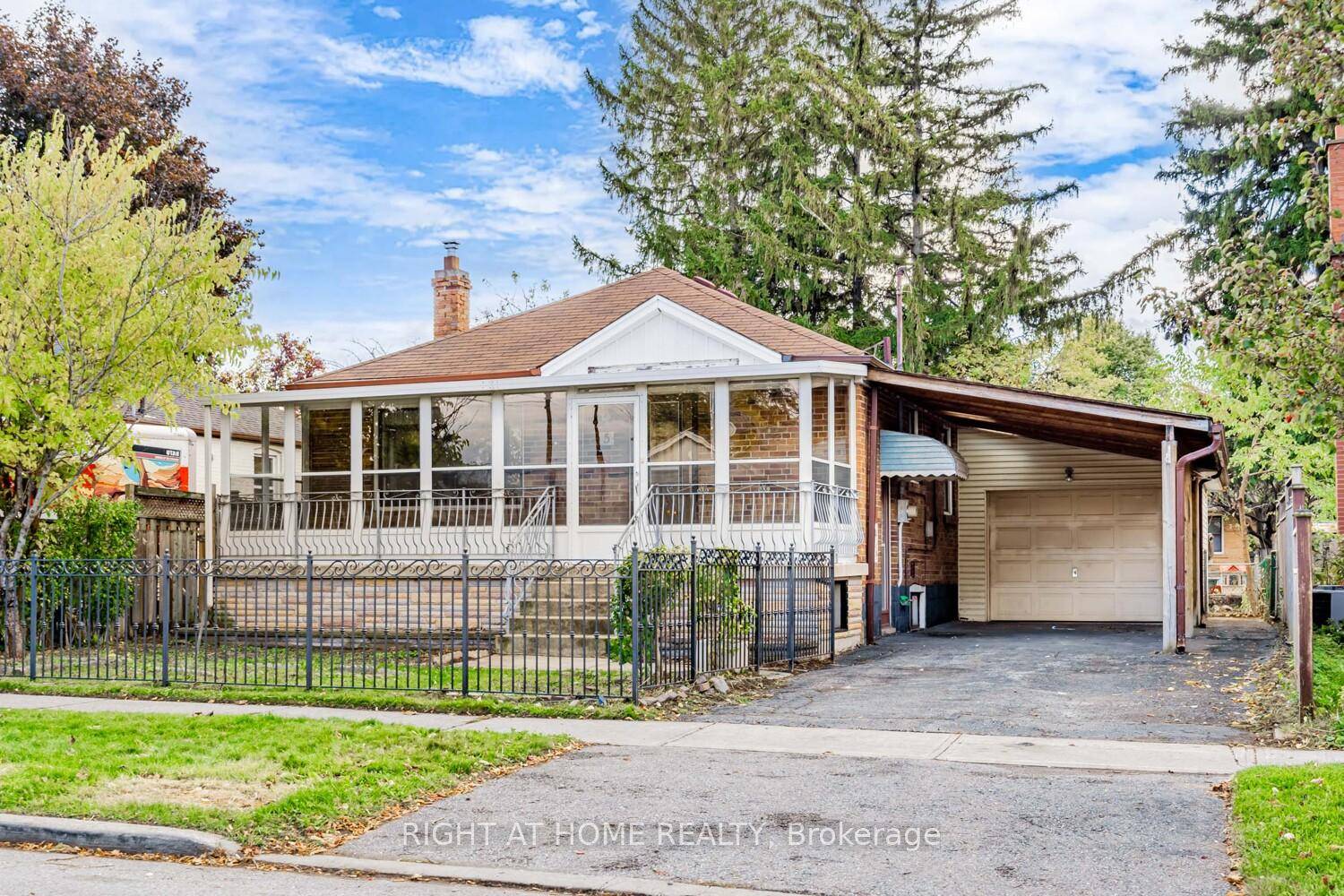 Welcome to 5 McGregor Rd, a detached 3 bedroom bungalow on a wide 45.