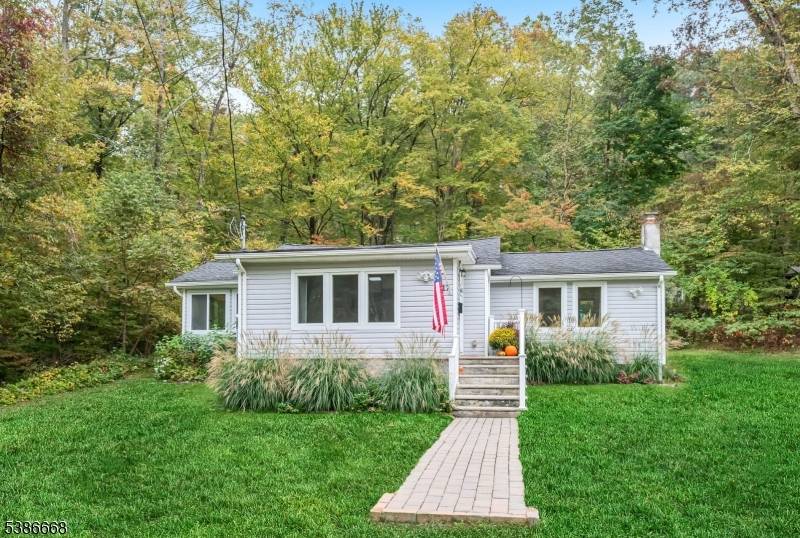 Welcome to this charming and move in ready home located in the peaceful and scenic Oak Ridge section of Jefferson Township.