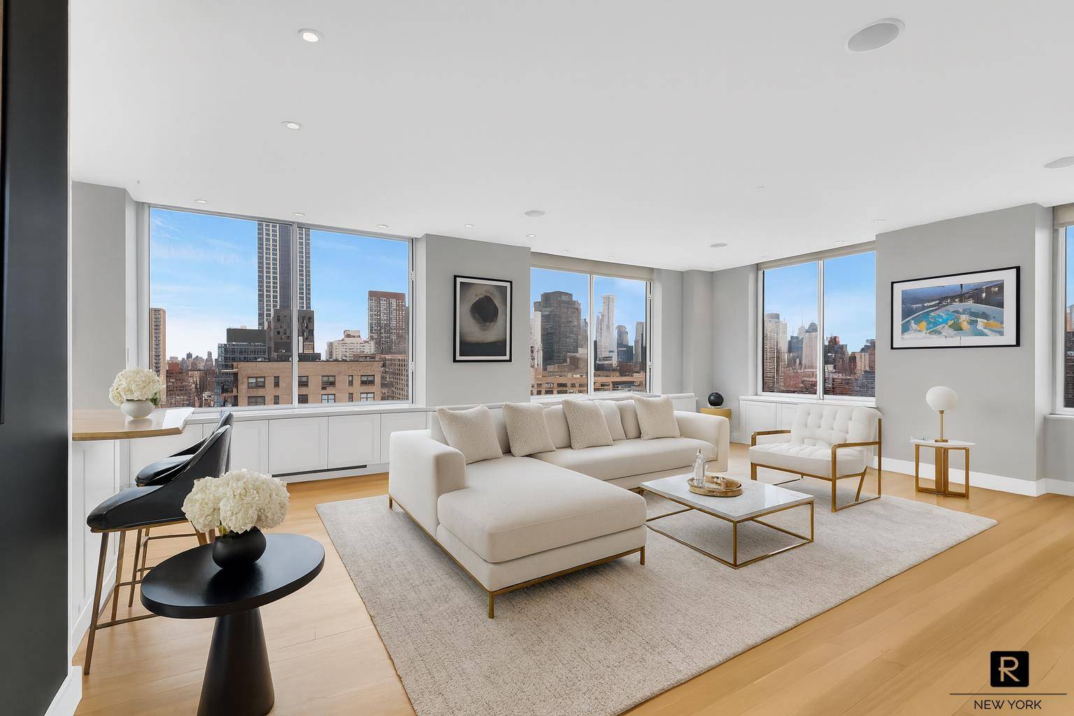 STUNNING HOME IN THE SKY WITH PANORAMIC CITY AND RIVER VIEWS !