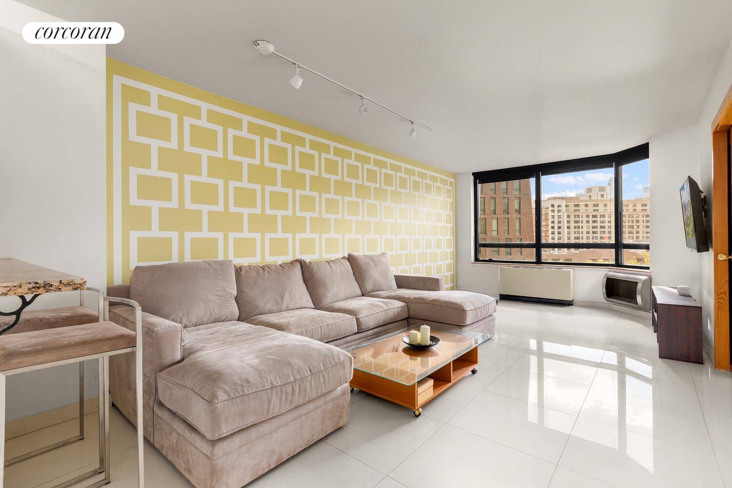 This bright, renovated 1 bedroom 1 bathroom condominium in the heart of Murray Hill checks every box.