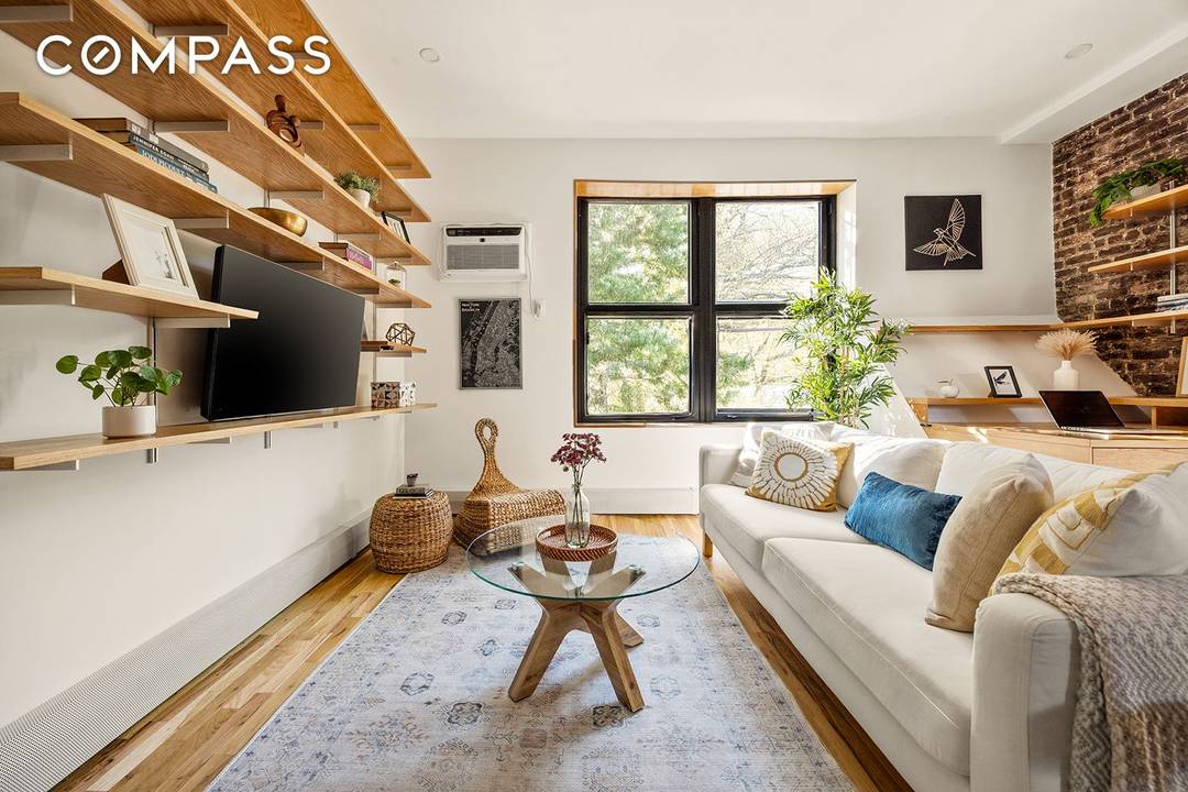 This impeccably renovated one bedroom co op marries smart design with Brooklyn charm on one of Clinton Hill s most desirable blocks.