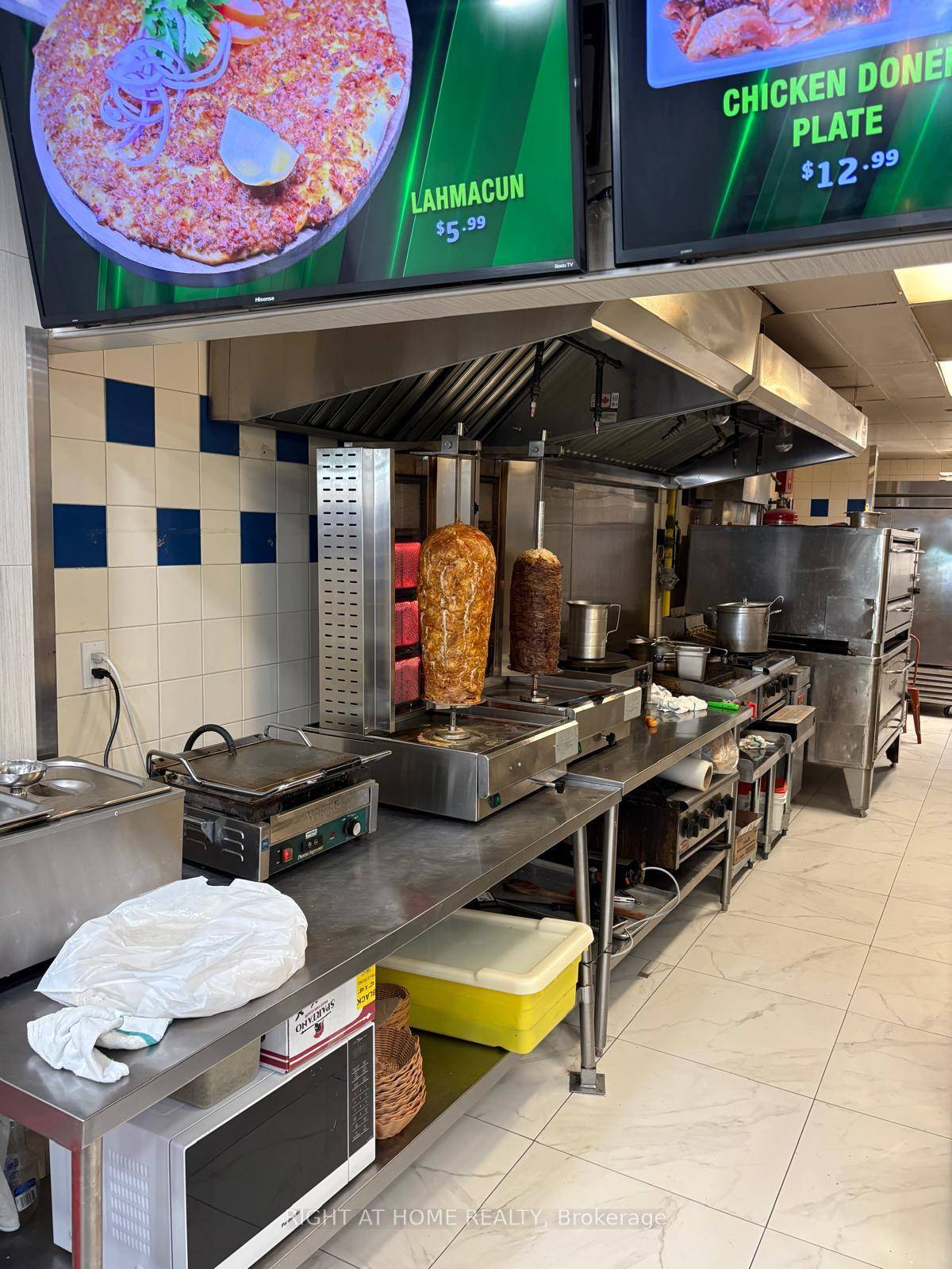 Fully Equipped Mediterranean Doner amp ; Shawarma QSR Restaurant in Prime LocationAn exceptional turnkey dine in and take out restaurant opportunity in a high traffic locationnext to a subway station ...