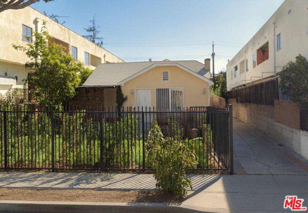 928  N Genesee Ave 4BR Hollywood Hills East La