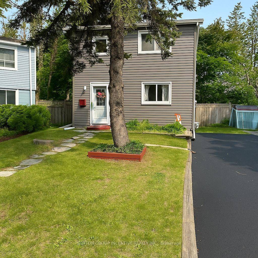 First time buyers delight, fully renovated, just move in.