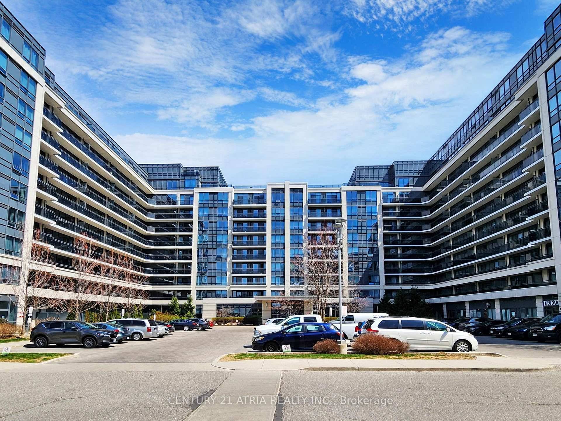 Luxury Royal Garden condo at Hwy 7 amp ; Bayview, one bedroom den condo unit in the heart of Richmond Hill Located In The Highly Demanded Area, Excellent Layout.
