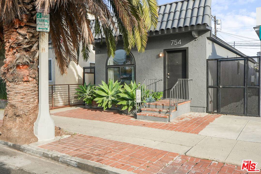 754 Washington Blvd 1BR Marina Del Rey La