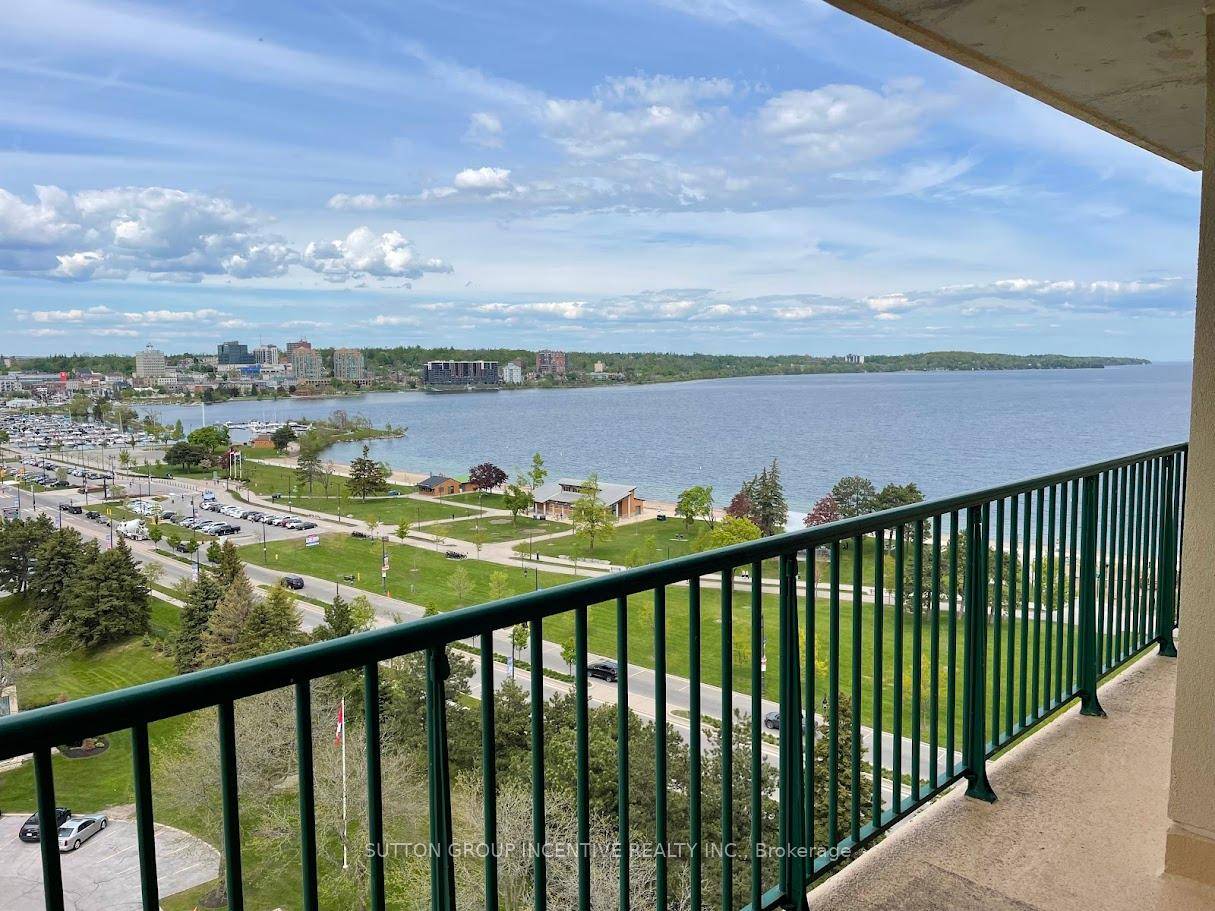 Discover your urban retreat in downtown Barrie with expansive city views.