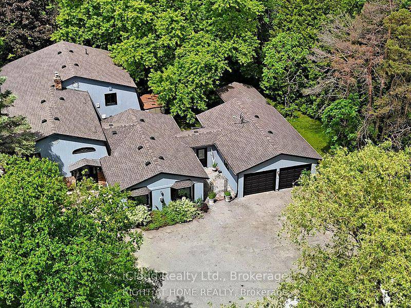 Entertainers Dream and Paradise Just Outside the City.