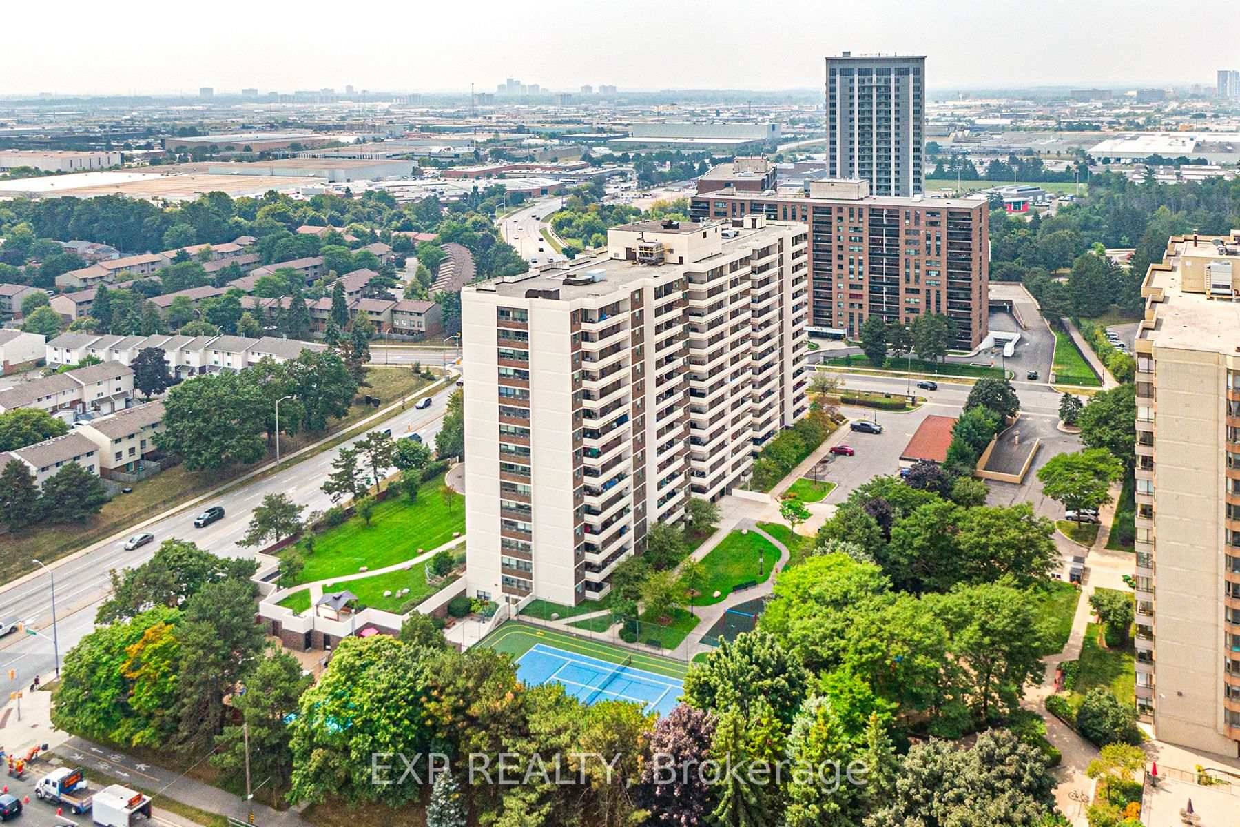 Welcome To This Beautifully Updated 2 Bedroom, 2 Bath Condo In Bramptons Sought After Queen Street Corridor !