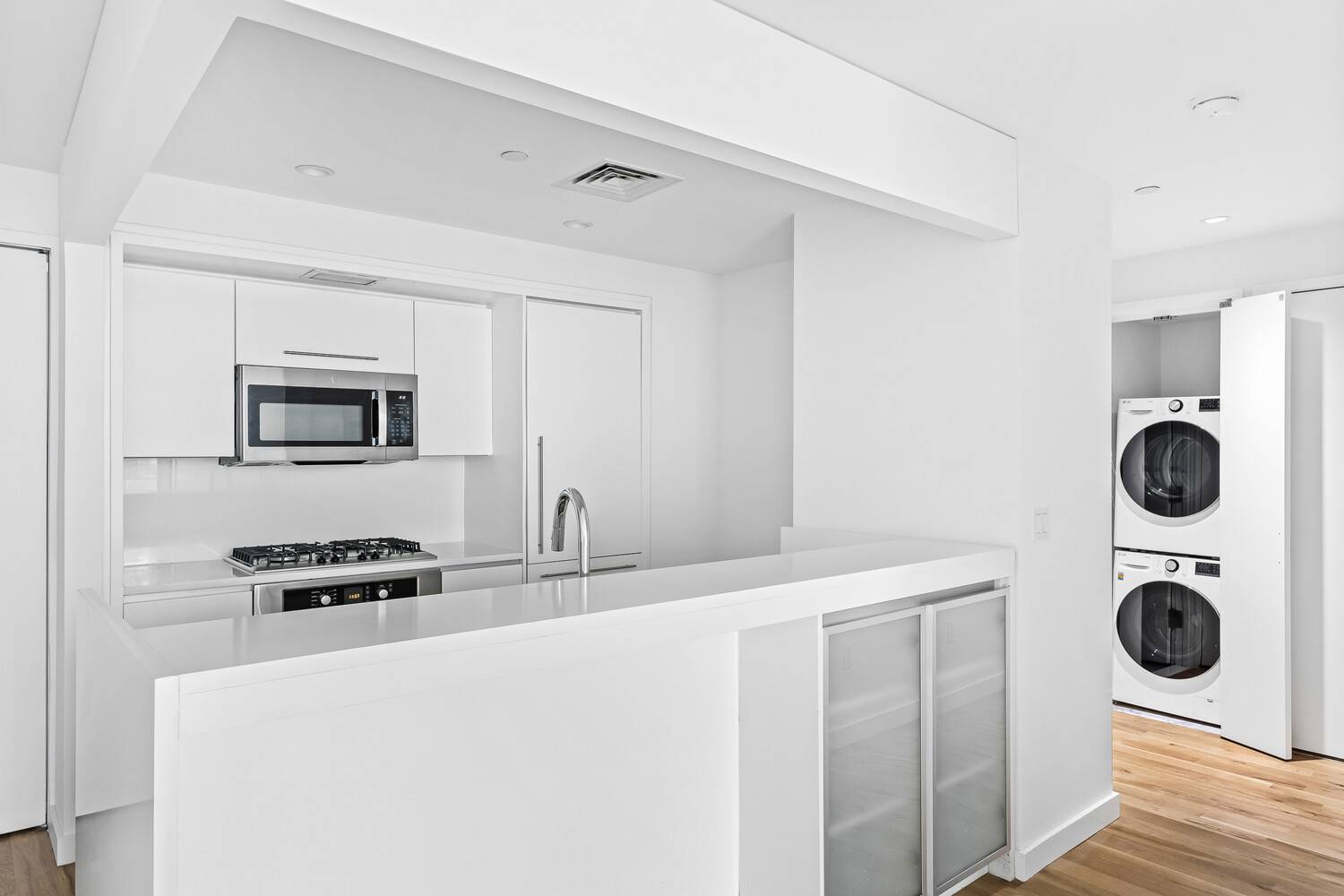 Welcome to 50 Franklin Street, Apt 7A A sleek, sun filled 1 bedroom, 1 bath condo in the heart of Tribeca Manhattan's hottest neighborhood.