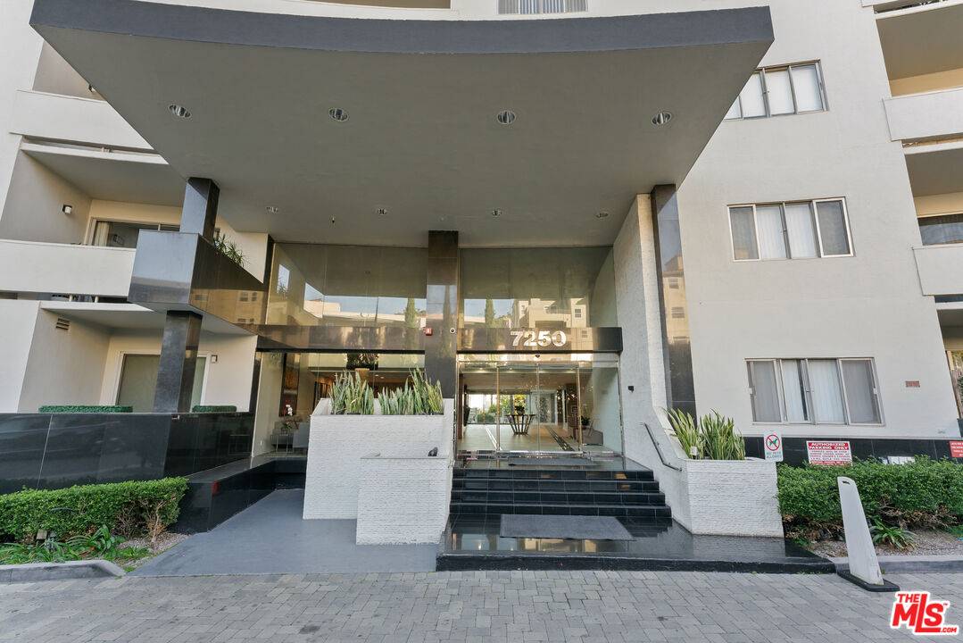 7250   Franklin Ave 1BR Hollywood Hills East La