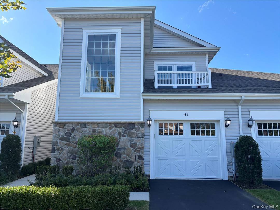 Welcome to The Manors at Colony Preserve !