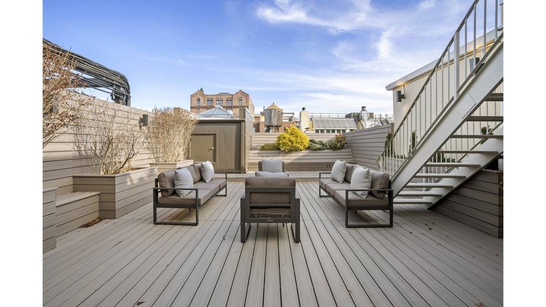 SoHo Penthouse Duplex with Private Terrace amp ; Rooftop Discover an extraordinary fusion of style, sophistication, and luxury in this brand new renovation at 111 Wooster Street, Penthouse C a ...