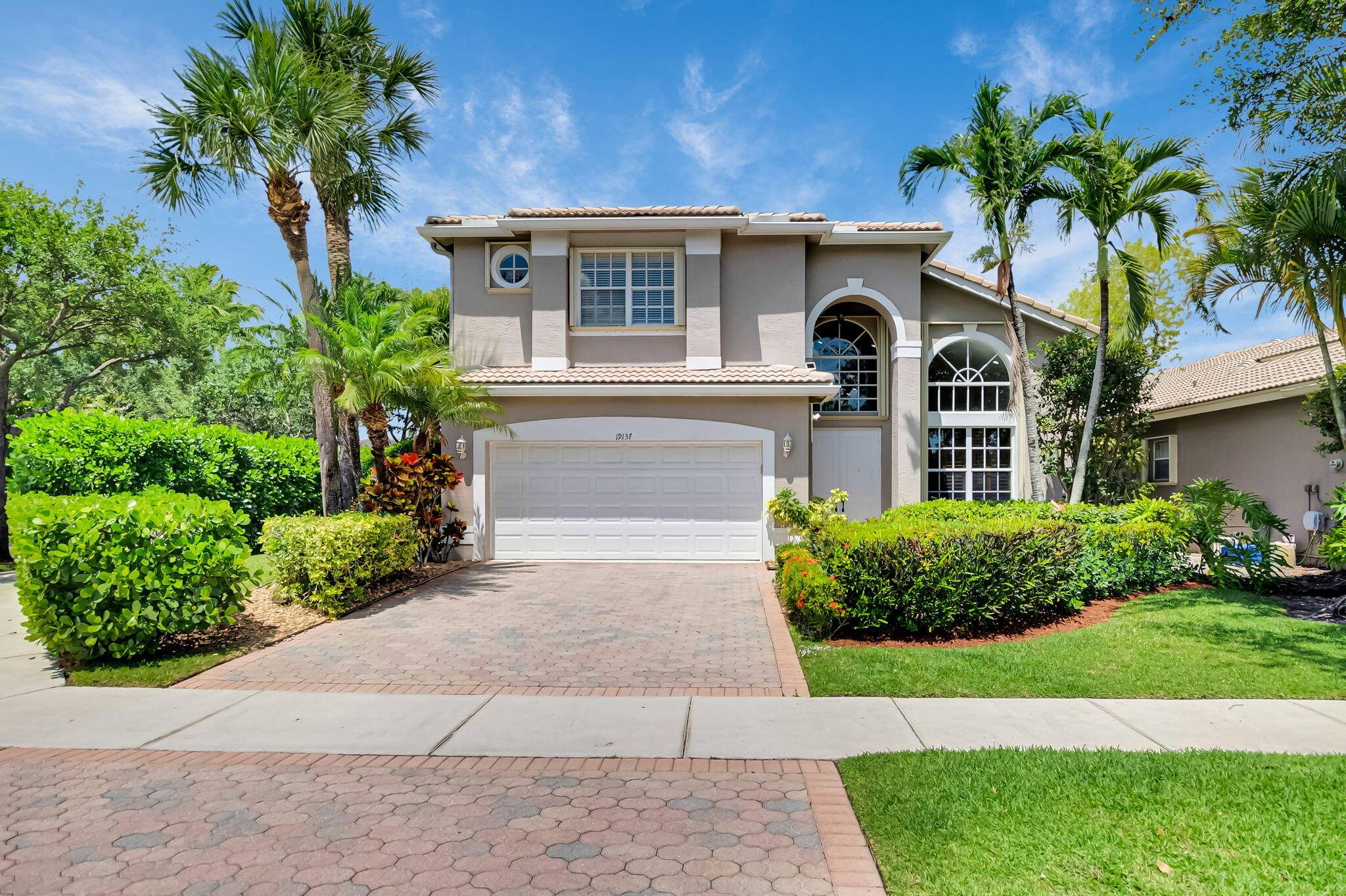 Welcome to your private oasis in the heart of West Boca's sought after Saturnia community !