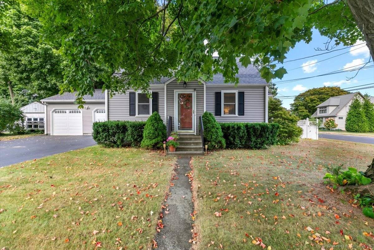 Location ! Location ! This meticulously maintained and recently updated 2 3 bedroom 1.