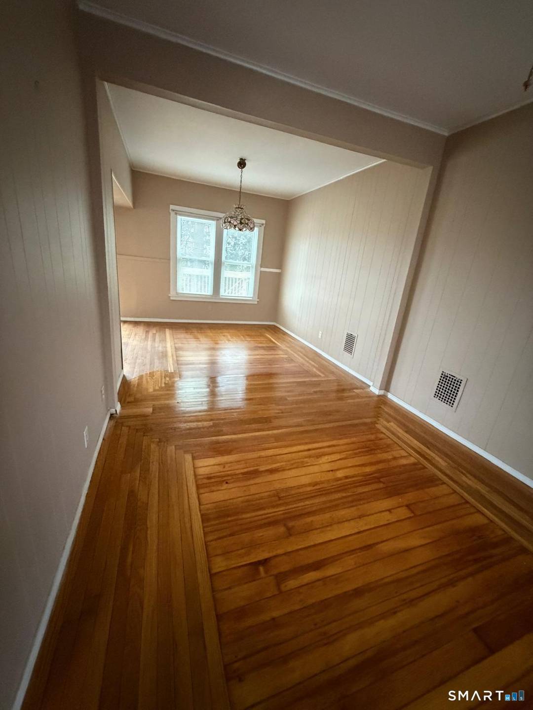 Spacious Newly Remodeled 4 Bedroom Half Duplex Near the New Haven East Haven Town Line Welcome to this newly remodeled 4 bedroom, 2 full bath half duplex offering comfortable living ...