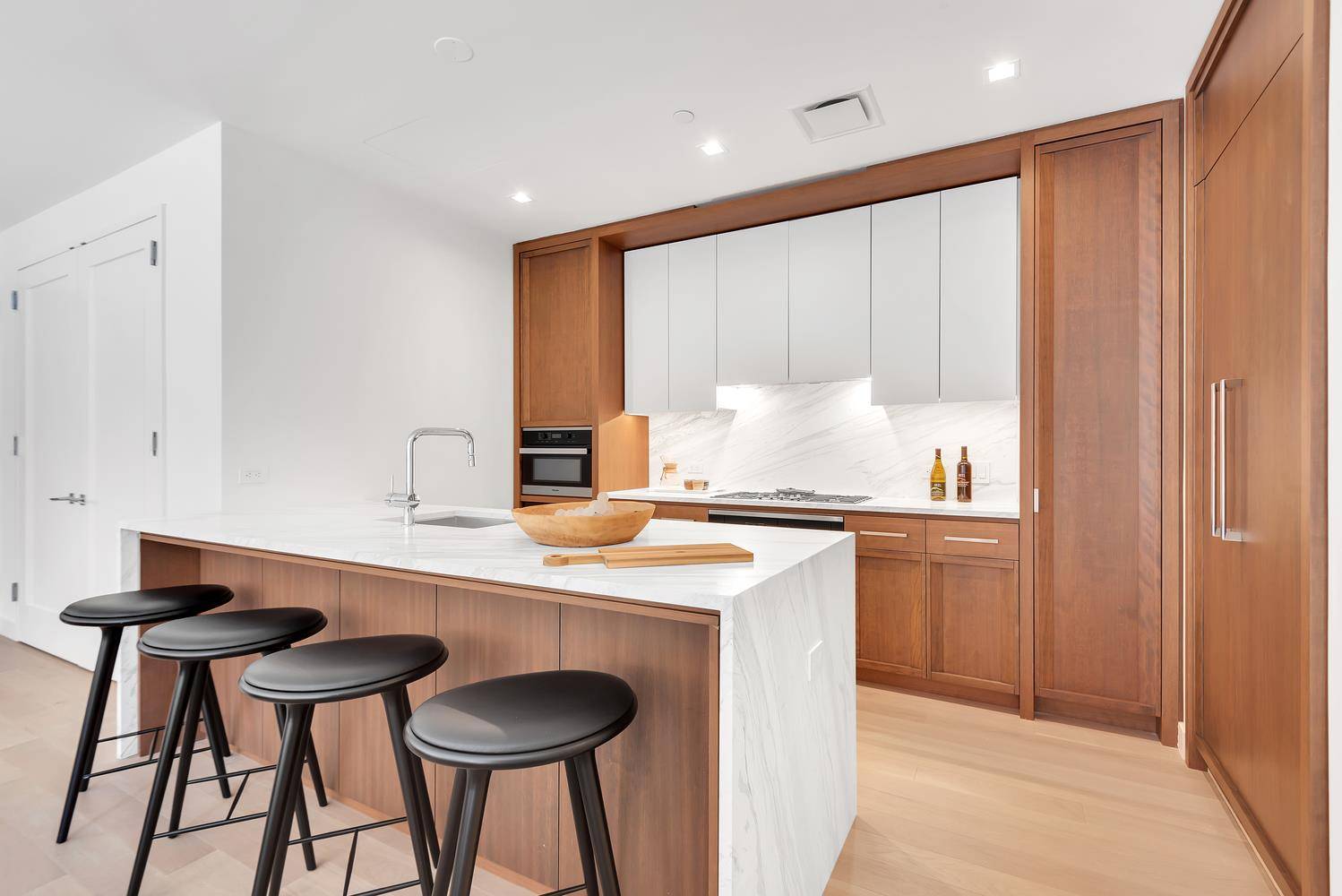 Residence 6B at 212W93 is a light filled three bedroom, two and a half bathroom home offering 1, 526 square feet of interior space and 171 square feet of private ...