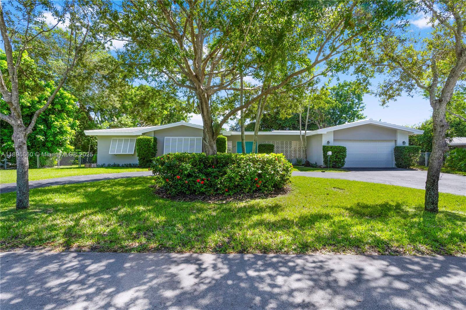 Adorable and rarely available North Palmetto Bay Jennings Pool Home gem !