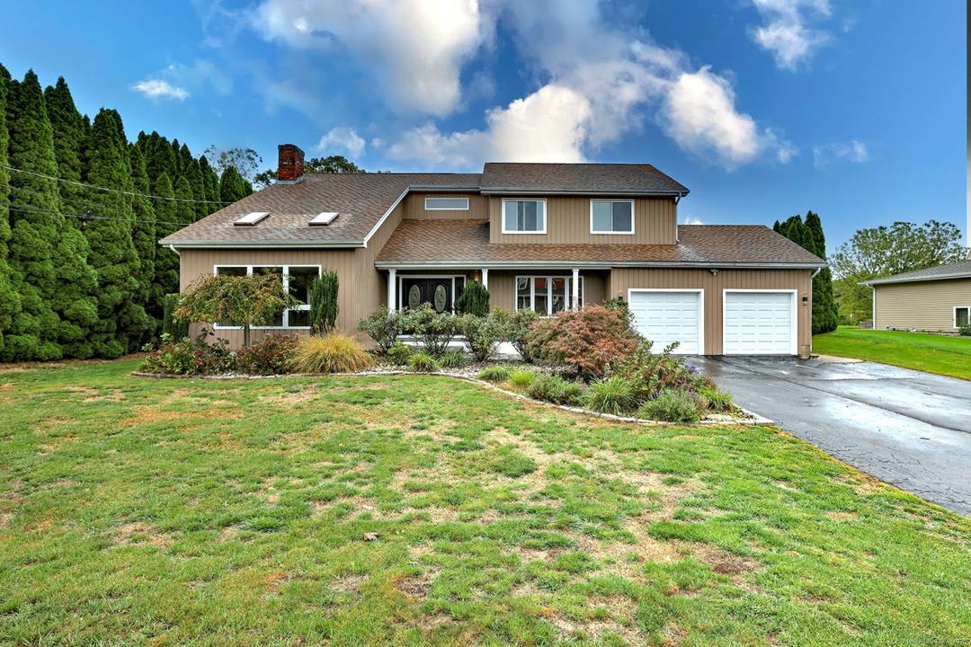 Welcome to 91 Angela Drive, East Haven This stunning 3 bedroom, 2.