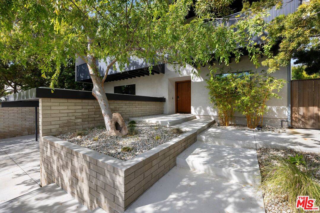 568  N Greencraig Rd 5.0 Brentwood LA