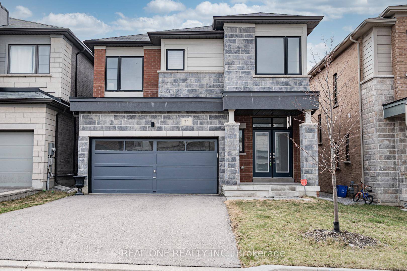 Modern 3 1 Bedroom Detached House In Woodland Hill Community, W Double Door Entry amp ; W Double Garage.