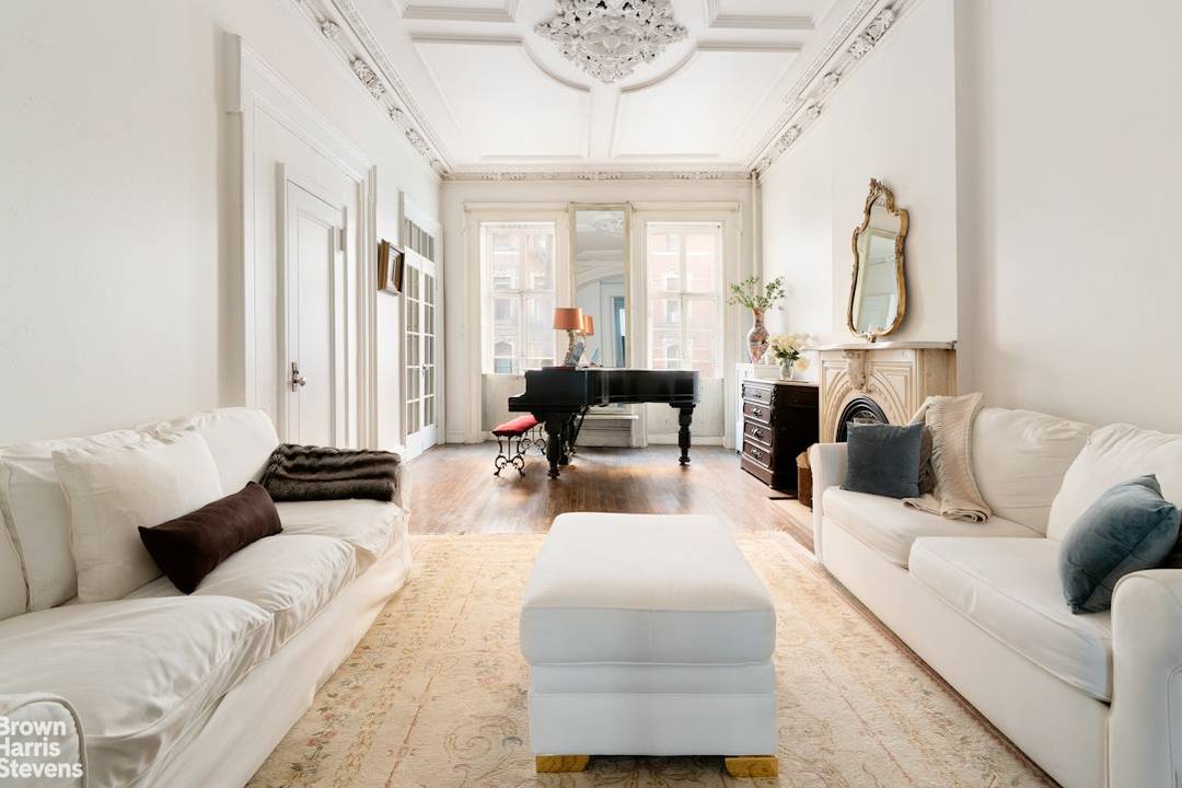 21' WIDE WEST VILLAGE TOWNHOME WITH GORGEOUS SOUTH GARDEN Perfectly positioned on one of the West Village's most picturesque cobblestone blocks just off West 4th Street, 258 West 12th Street ...