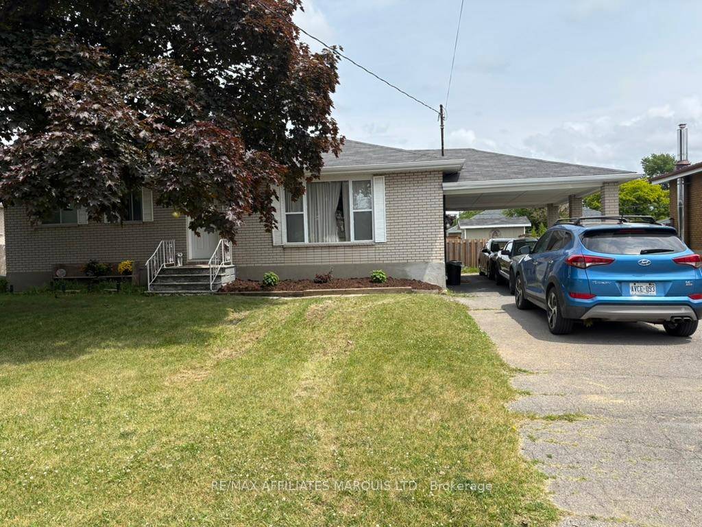 Wonderful family neighbourhood this 3 1 bedroom, 1.