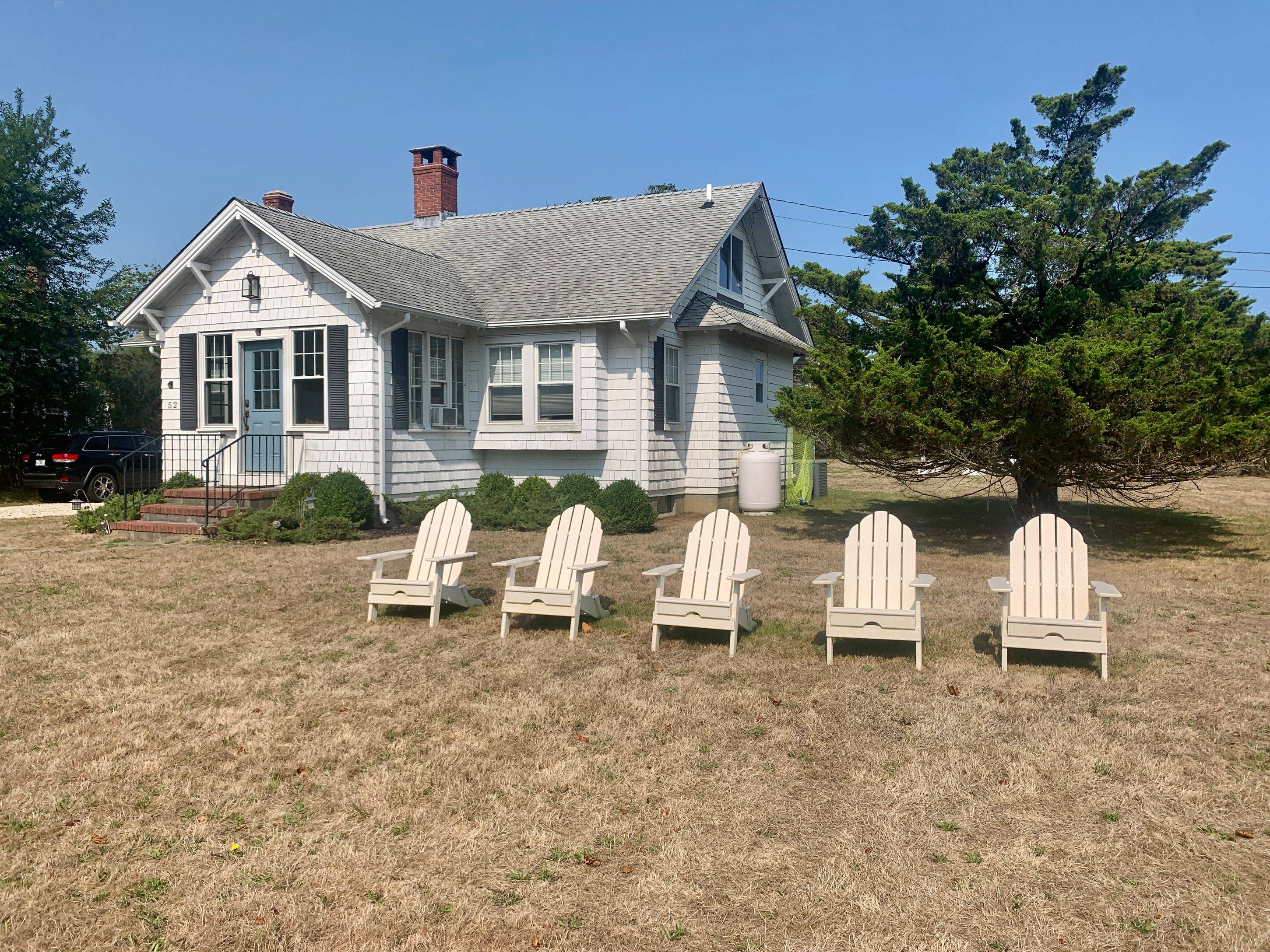 Cozy Cape In West Hampton