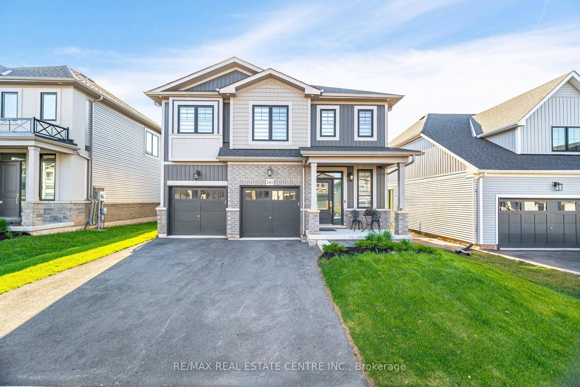 4 1 Bedroom PLUS a Main Floor Office Home Close To Grimsby Beach !