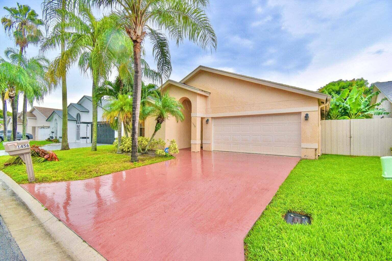 Desirable open floor plan home with 3 bedrooms 2 baths home with 2 car garage in desirable Waterway Cove community.