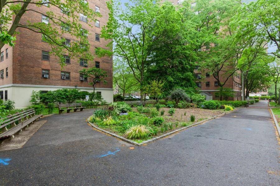 Sun Filled 3 Bedroom Co op with Manhattan Views in the Heart of Astoria Welcome to this bright and spacious 3 bedroom, 1.