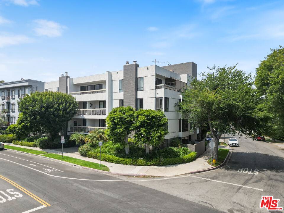 1220   Roxbury Dr 3BR Beverlywood La