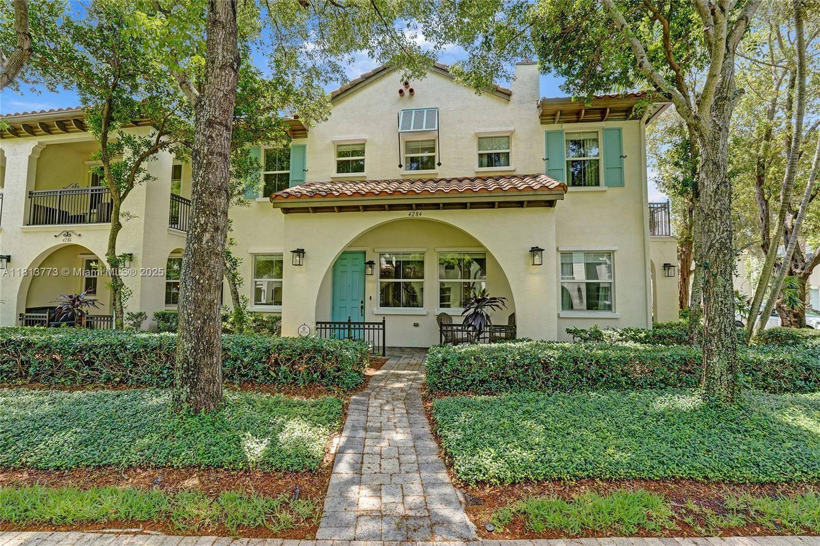 Motivated Seller ! Beautiful 3BR, 3BA townhome in the highly sought after, gated, Cascada Isles at Monterra.