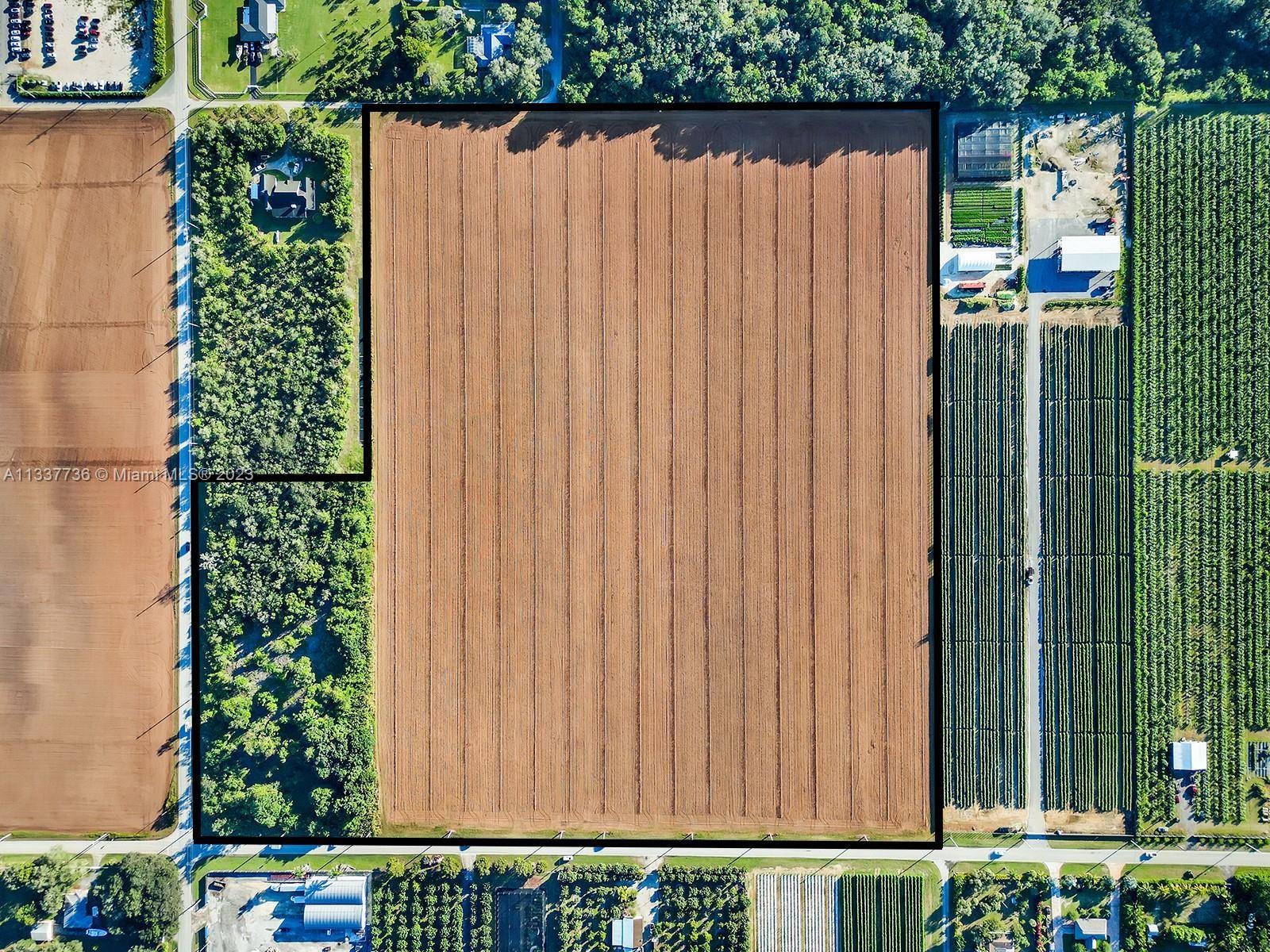 35 acres in Prime Redland Location holds endless possibilities !