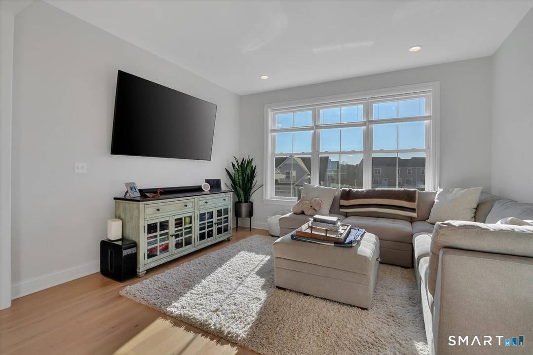 Welcome to this stunning 2 year young townhouse offering modern design and exceptional comfort.