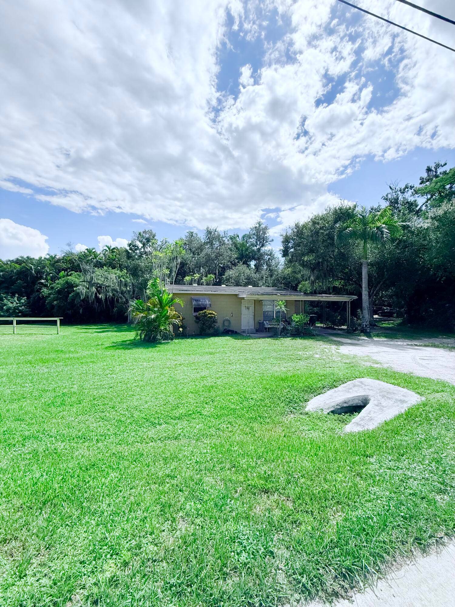 Excellent opportunity on Midway Road in Fort Pierce.