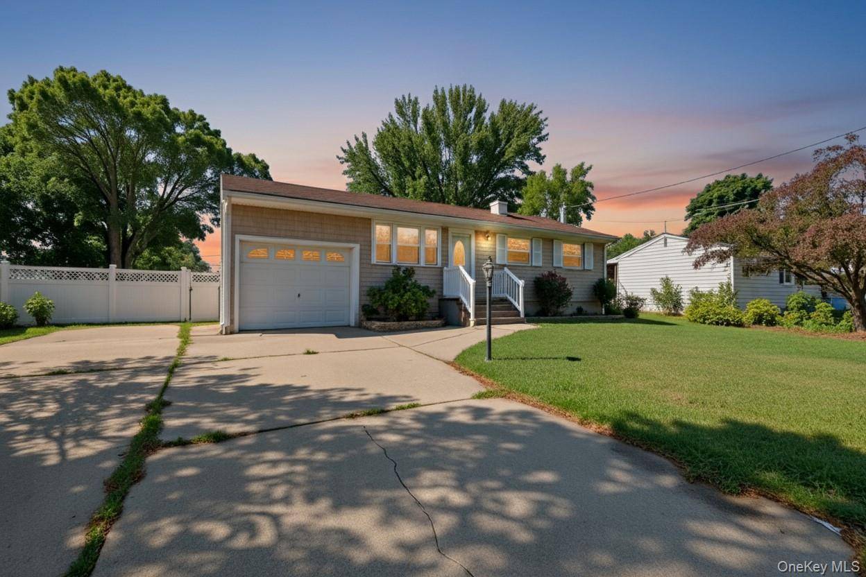 Welcome to 1706 Manatuck Blvd in Bay Shore !